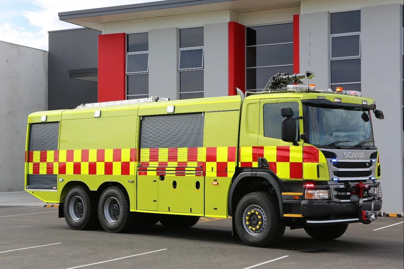 Scania 8.6 Fire Appliance – photo 1 of 7