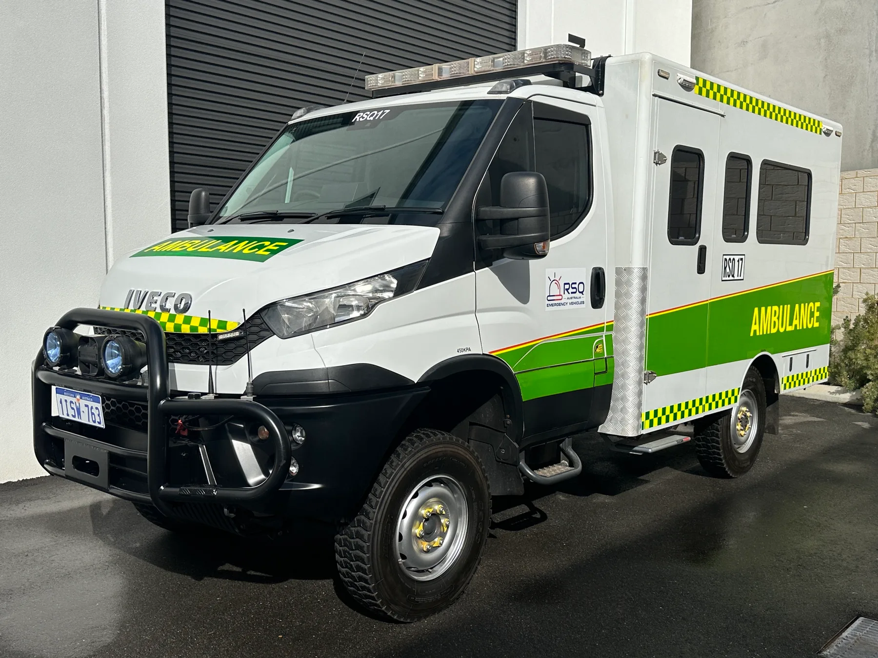 Iveco Daily 4x4 Large Module Ambulance – photo 1 of 11