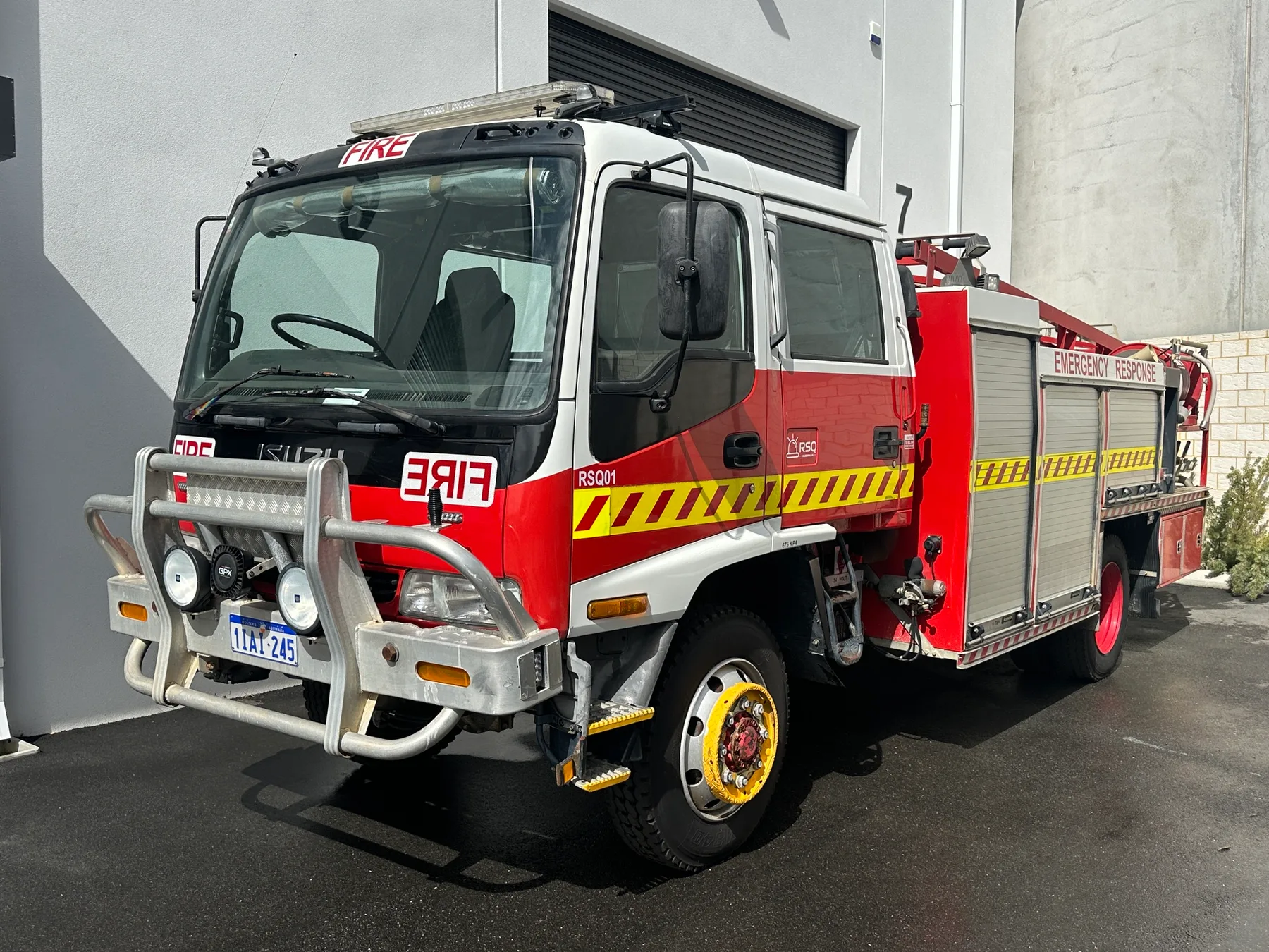 Isuzu FSS550 Dual Cab 2.4 HSR – photo 1 of 6